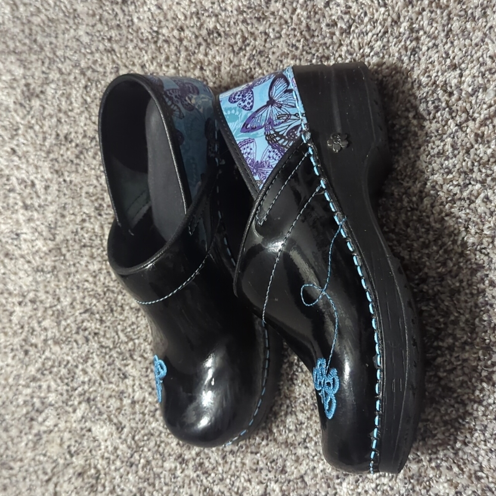 Sanita clogs